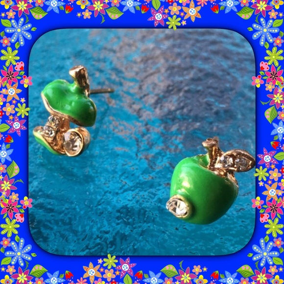 Apple Earrings - Picture 4 of 6